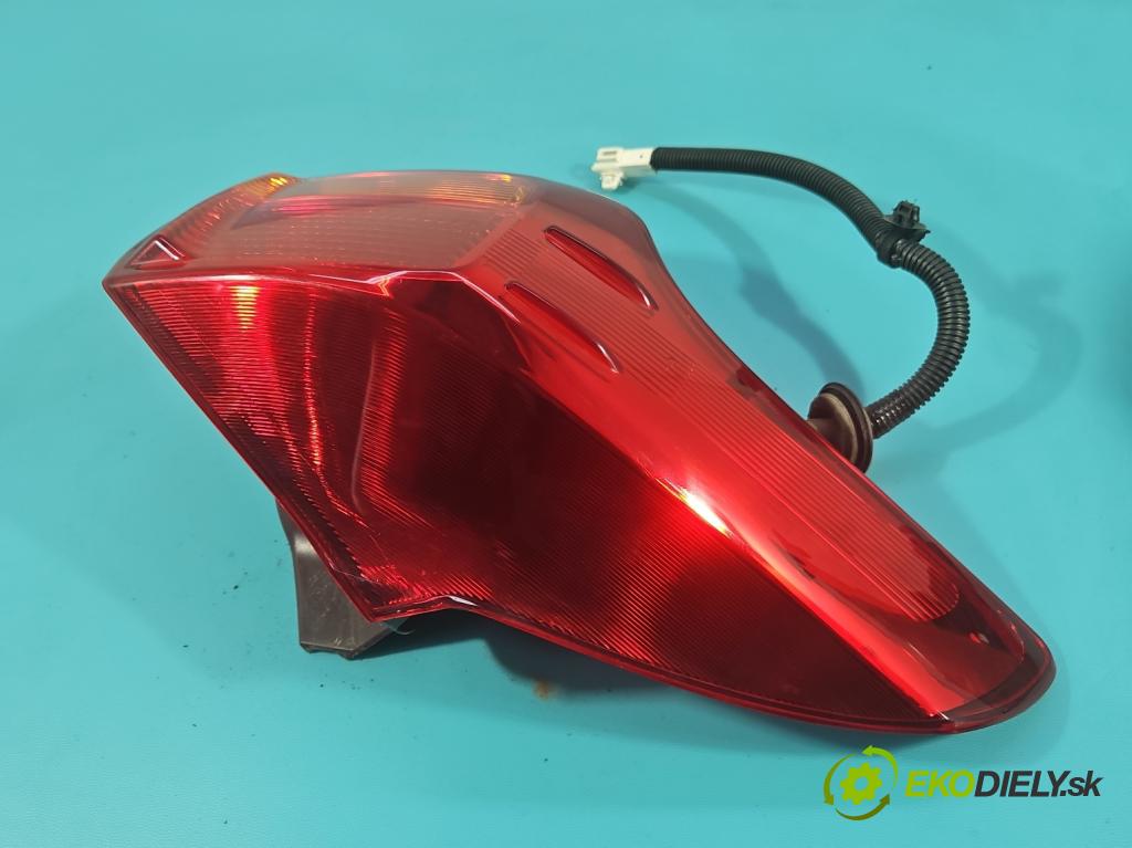 Toyota Rav4 IV 2013-2018 2.0 D4D 124hp manual 91 kW 1998 cm3 5- svetlo / reflektor zadné ľavé  (Kľučka dverí ostatné)