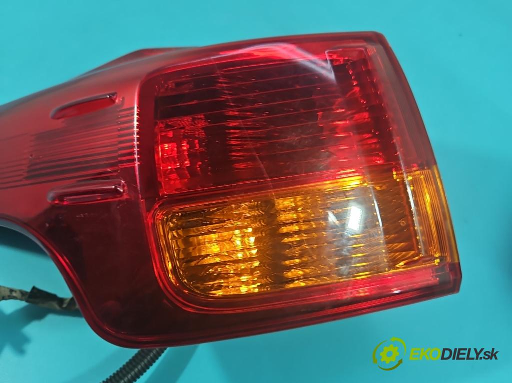 Toyota Rav4 IV 2013-2018 2.0 D4D 124hp manual 91 kW 1998 cm3 5- svetlo / reflektor zadné ľavé  (Kľučka dverí ostatné)