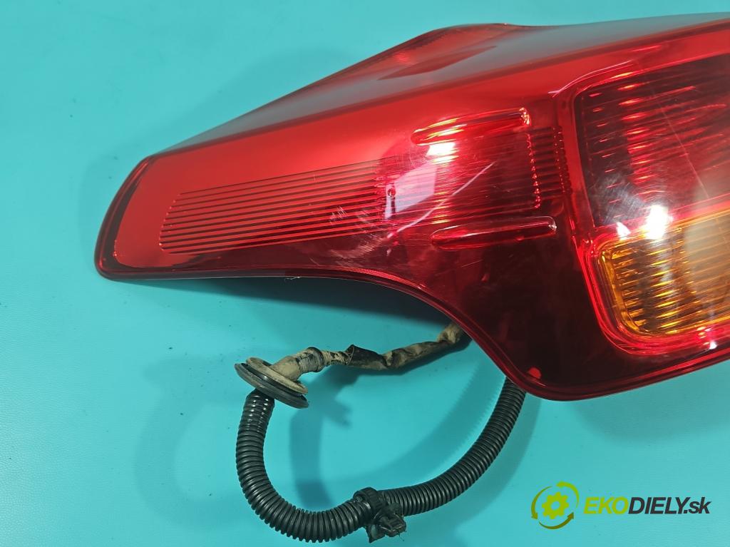 Toyota Rav4 IV 2013-2018 2.0 D4D 124hp manual 91 kW 1998 cm3 5- svetlo / reflektor zadné ľavé  (Kľučka dverí ostatné)