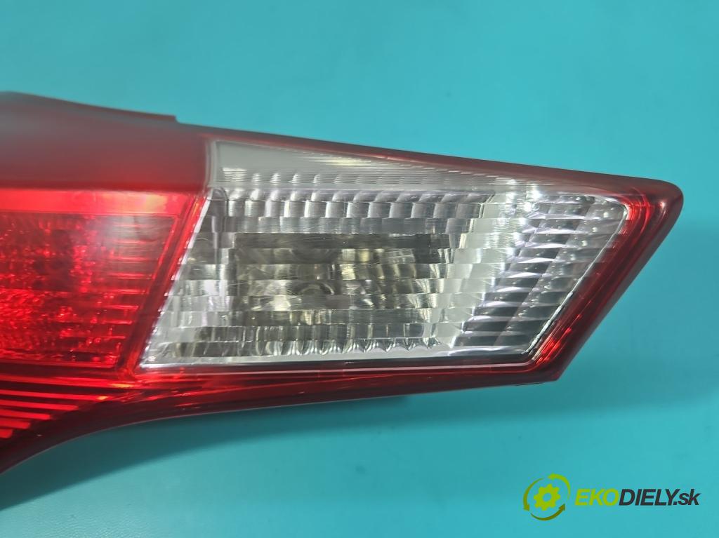 Toyota Rav4 IV 2013-2018 2.0 D4D 124hp manual 91 kW 1998 cm3 5- svetlo / reflektor zadné ľavé  (Kľučka dverí ostatné)