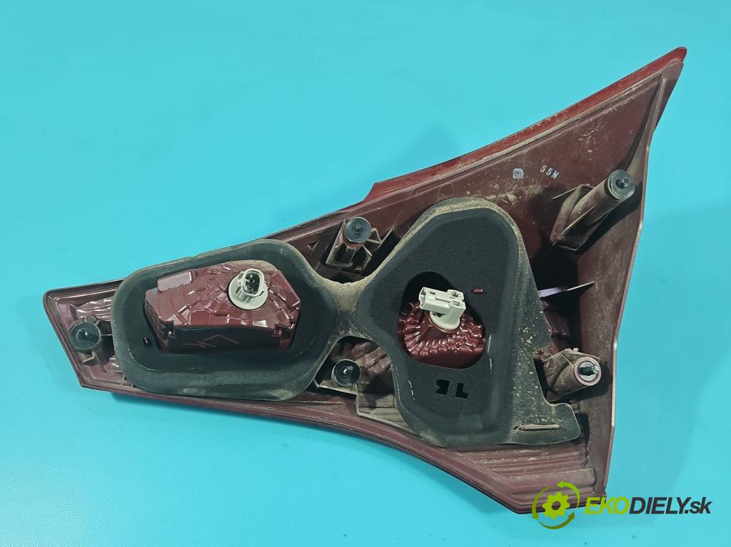 Toyota Rav4 IV 2013-2018 2.0 D4D 124hp manual 91 kW 1998 cm3 5- svetlo / reflektor zadné ľavé  (Kľučka dverí ostatné)