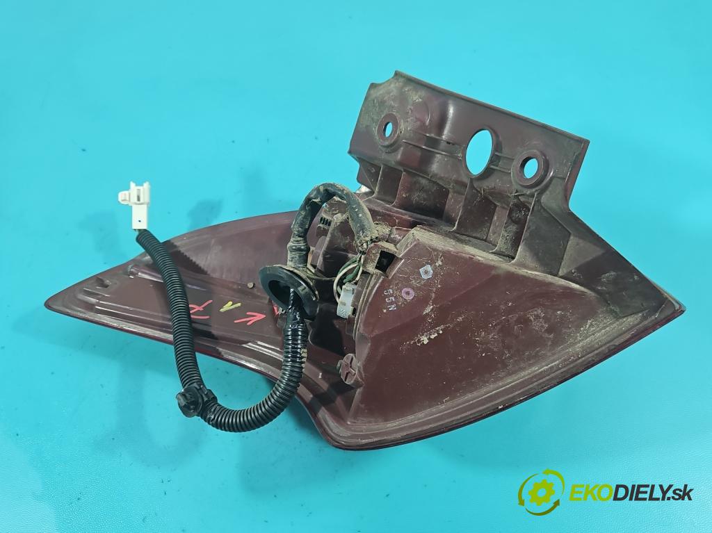 Toyota Rav4 IV 2013-2018 2.0 D4D 124hp manual 91 kW 1998 cm3 5- svetlo / reflektor zadné pravé  (Kľučka dverí ostatné)