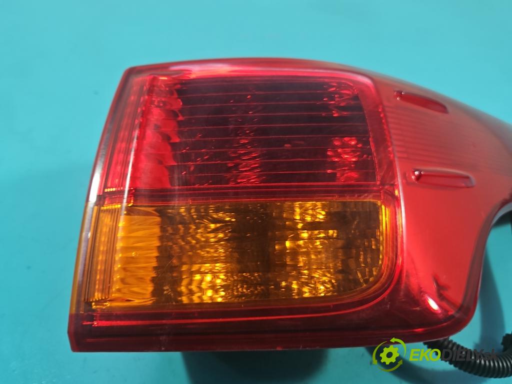 Toyota Rav4 IV 2013-2018 2.0 D4D 124hp manual 91 kW 1998 cm3 5- svetlo / reflektor zadné pravé  (Kľučka dverí ostatné)