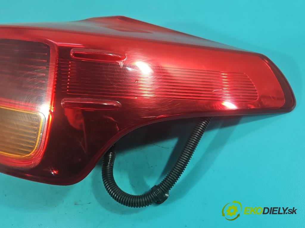 Toyota Rav4 IV 2013-2018 2.0 D4D 124hp manual 91 kW 1998 cm3 5- svetlo / reflektor zadné pravé  (Kľučka dverí ostatné)