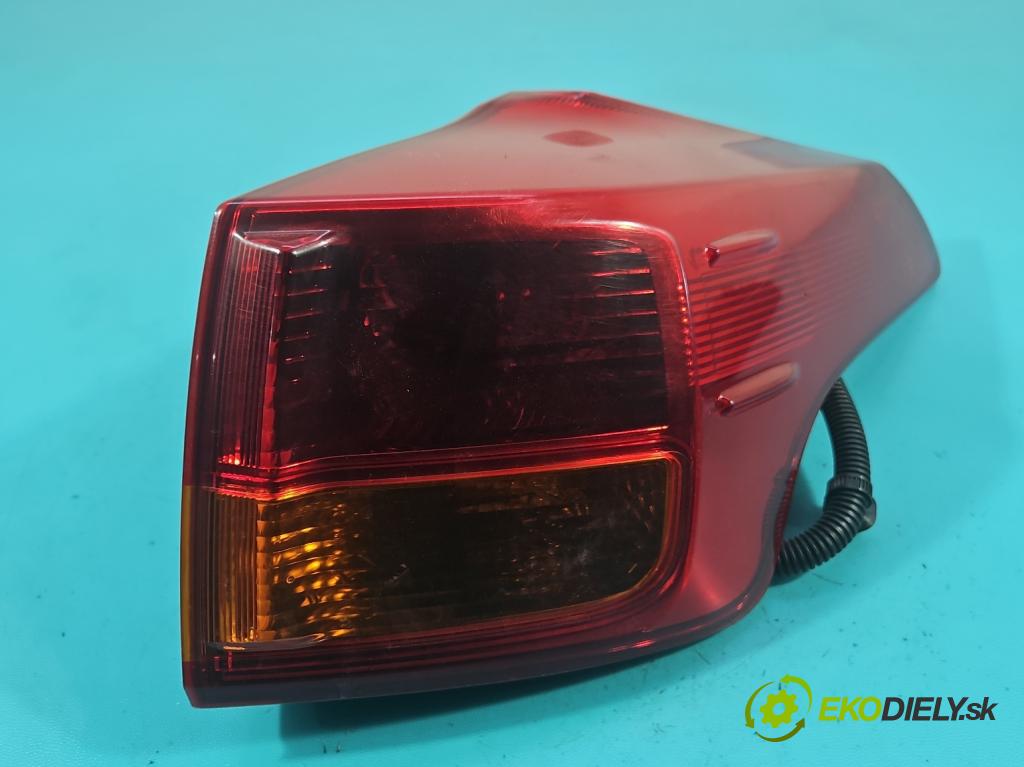 Toyota Rav4 IV 2013-2018 2.0 D4D 124hp manual 91 kW 1998 cm3 5- svetlo / reflektor zadné pravé  (Kľučka dverí ostatné)