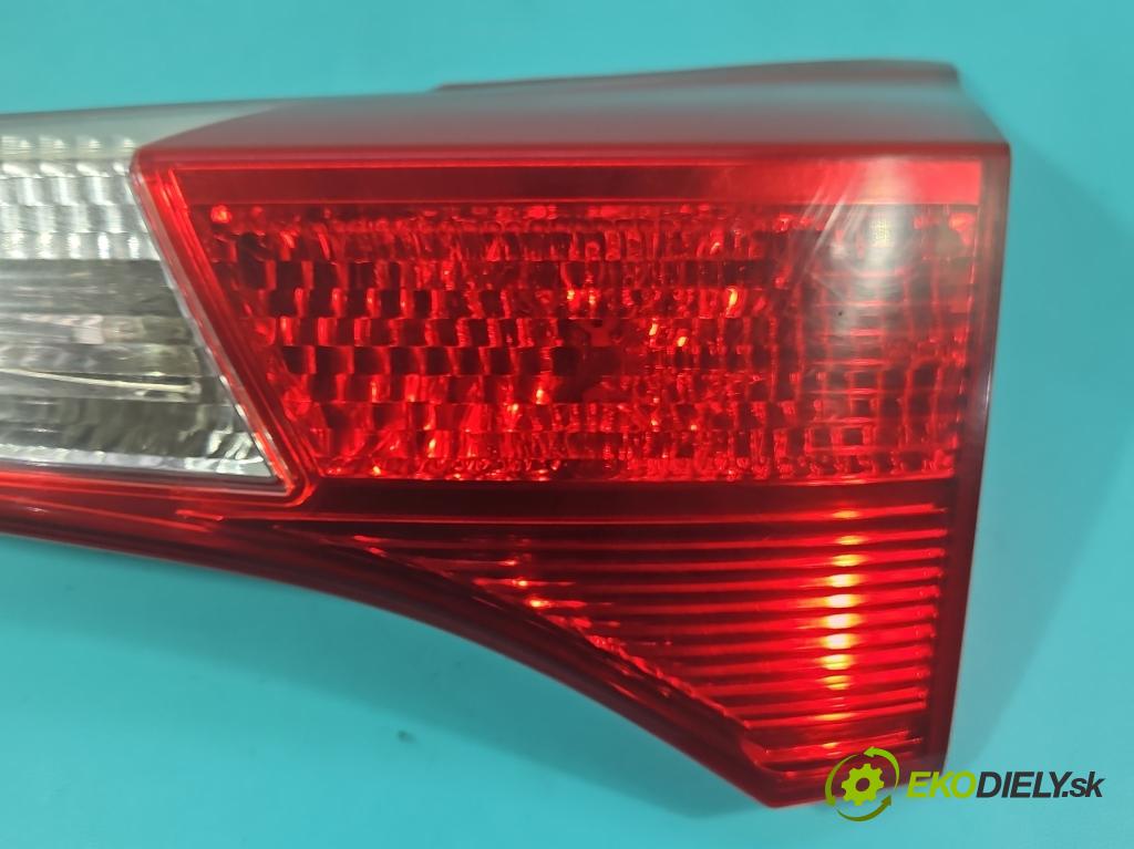 Toyota Rav4 IV 2013-2018 2.0 D4D 124hp manual 91 kW 1998 cm3 5- svetlo / reflektor zadné pravé  (Kľučka dverí ostatné)