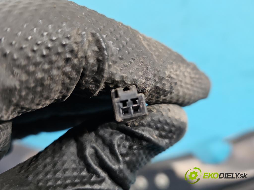 Toyota Rav4 IV 2013-2018 2.0 D4D 124hp manual 91 kW 1998 cm3 5- snímač otvorenie: kufrové dvere