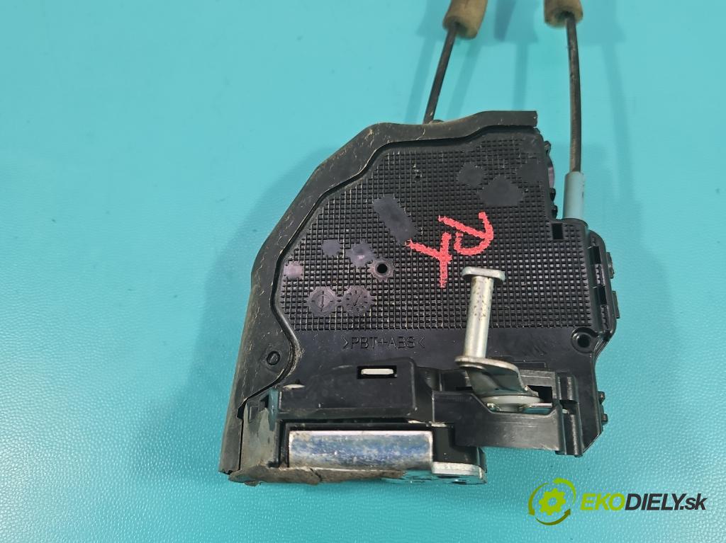 Toyota Rav4 IV 2013-2018 2.0 D4D 124hp manual 91 kW 1998 cm3 5- zámok zadné pravý 5052703