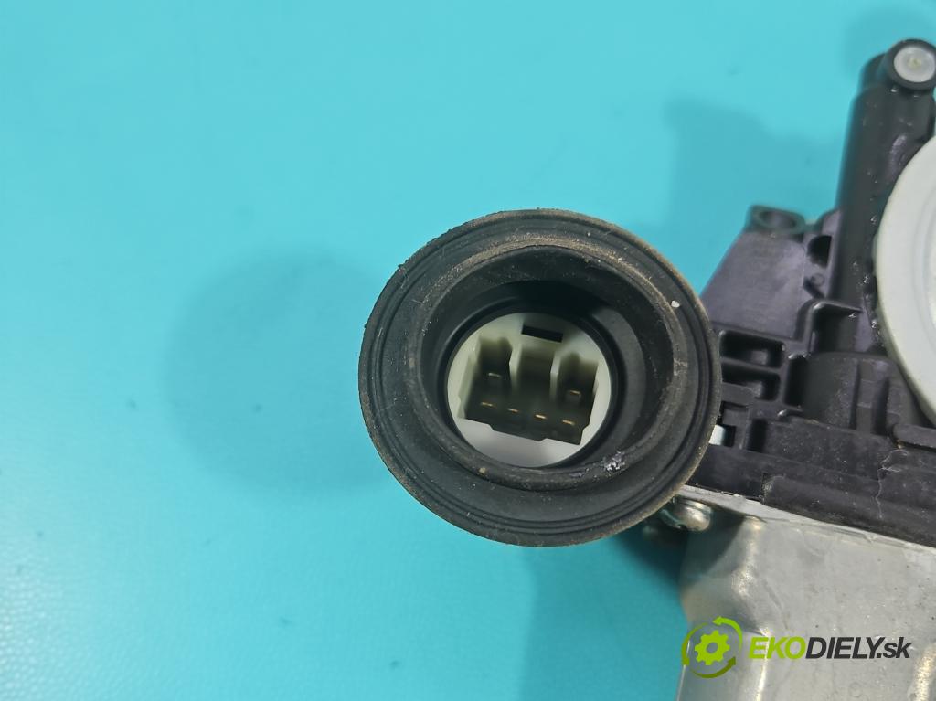 Toyota Rav4 IV 2013-2018 2.0 D4D 124hp manual 91 kW 1998 cm3 5- mechanizmus okna zadné pravý 85720-35140