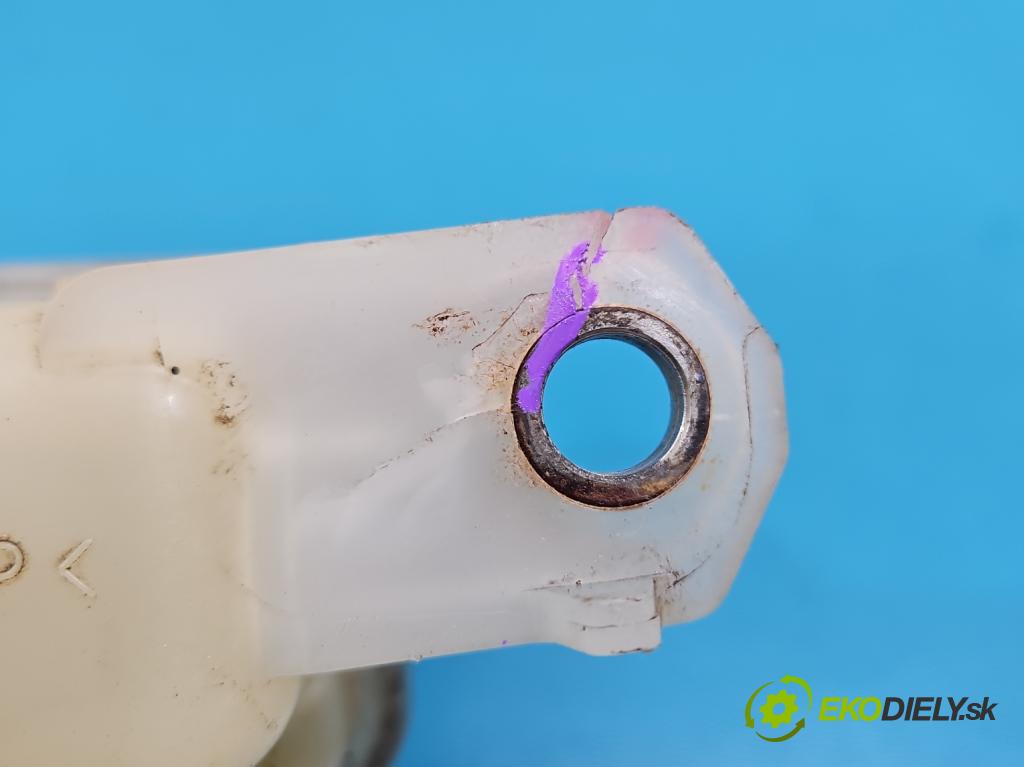 Toyota Rav4 IV 2013-2018 2.0 D4D 124hp manual 91 kW 1998 cm3 5- Nádrž: kompenzačné: