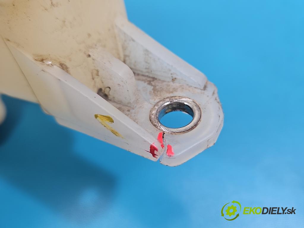 Toyota Rav4 IV 2013-2018 2.0 D4D 124hp manual 91 kW 1998 cm3 5- Nádrž: kompenzačné: