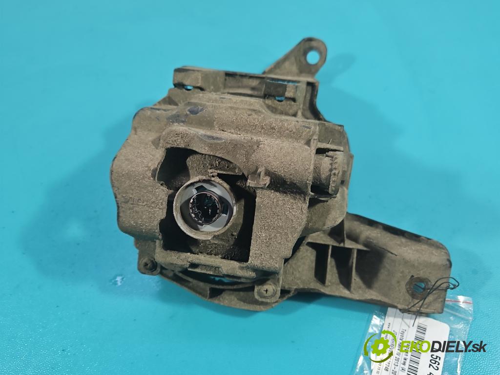 Toyota Rav4 IV 2013-2018 2.0 D4D 124 hp manual 91 kW 1998 cm3 5- Halogen levý  (Klika dveří ostatní)