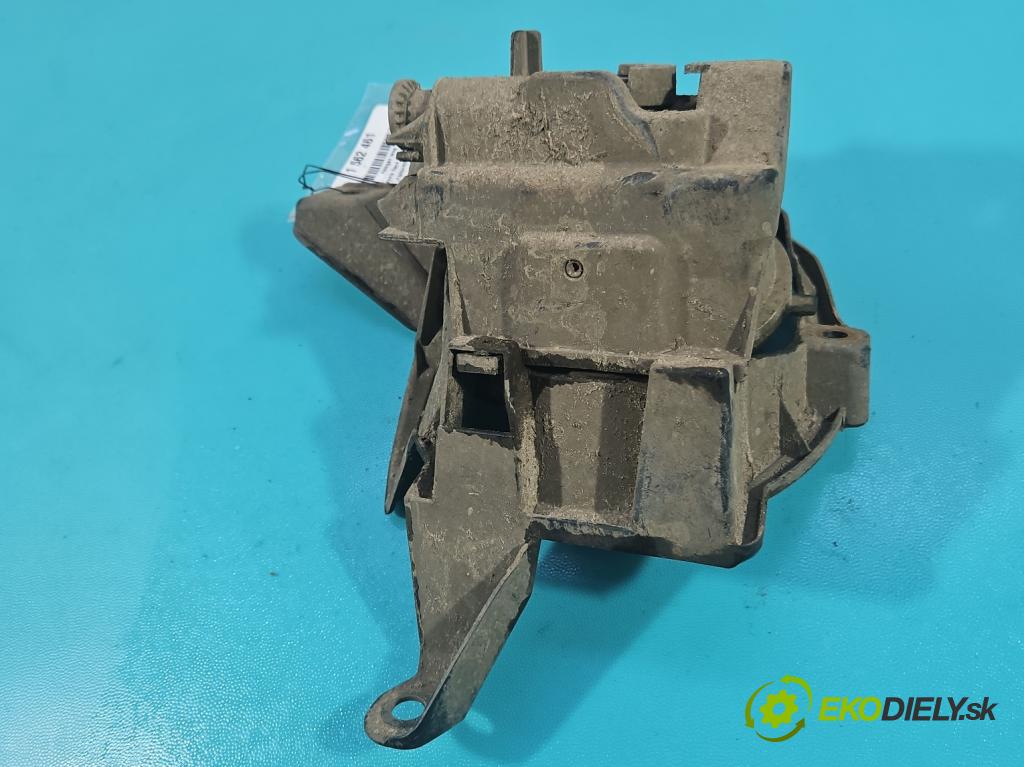 Toyota Rav4 IV 2013-2018 2.0 D4D 124 hp manual 91 kW 1998 cm3 5- Halogen levý  (Klika dveří ostatní)