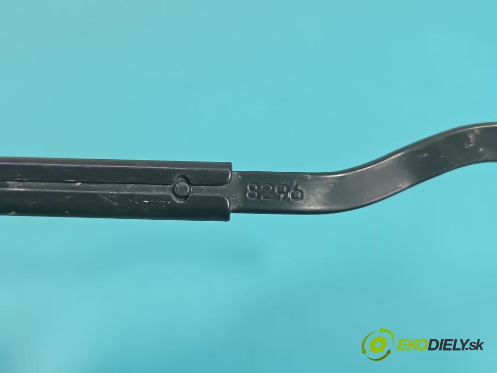 Toyota Rav4 IV 2013-2018 2.0 D4D 124hp manual 91 kW 1998 cm3 5- rameno stieračov ľavé