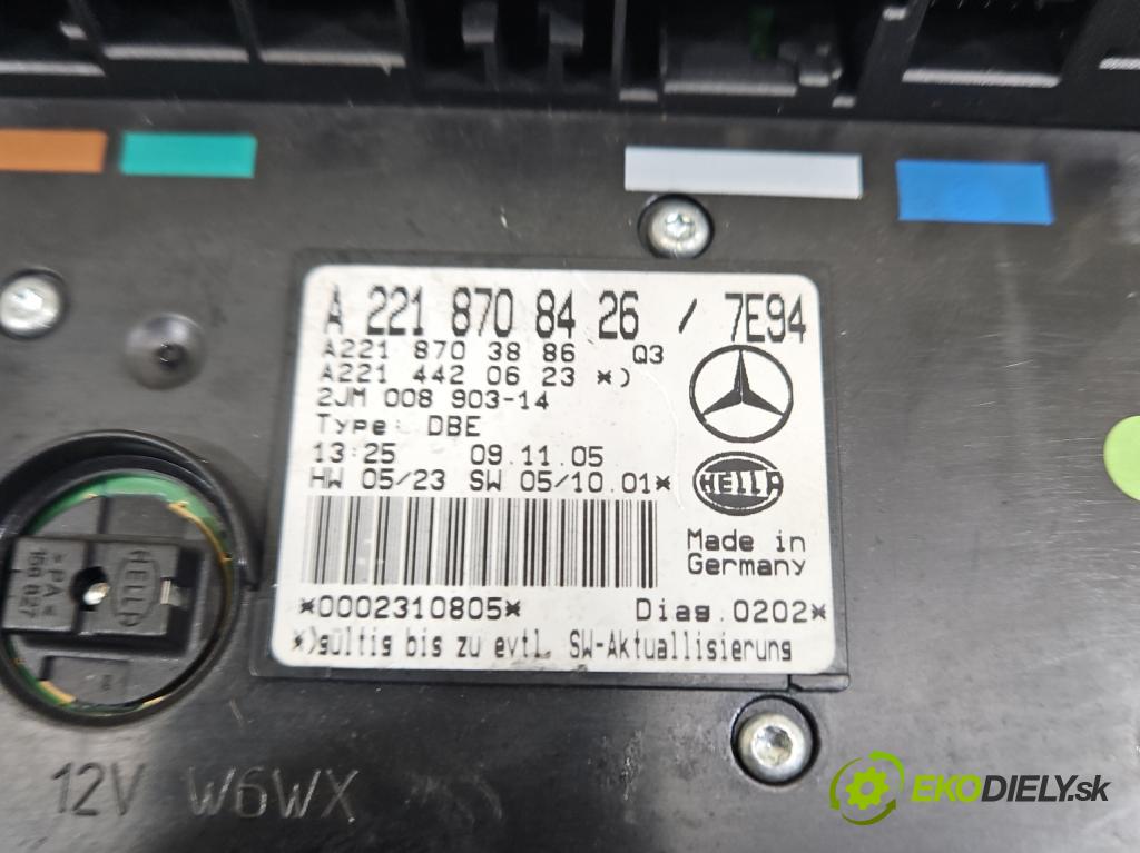 Mercedes S W221 2005-2013 3.5 V6 272 HP automatic 200 kW 3498 cm3 4- svetlo / reflektor interiéra A2218708426