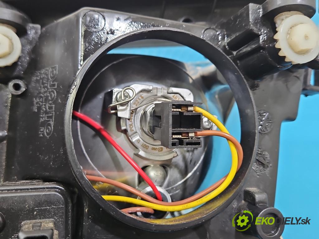 Vw Passat B5 1995-2005 1.9 tdi 90 HP manual 66 kW 1896 cm3 5- Reflektor: pravý  (Svetlo predné pravé)