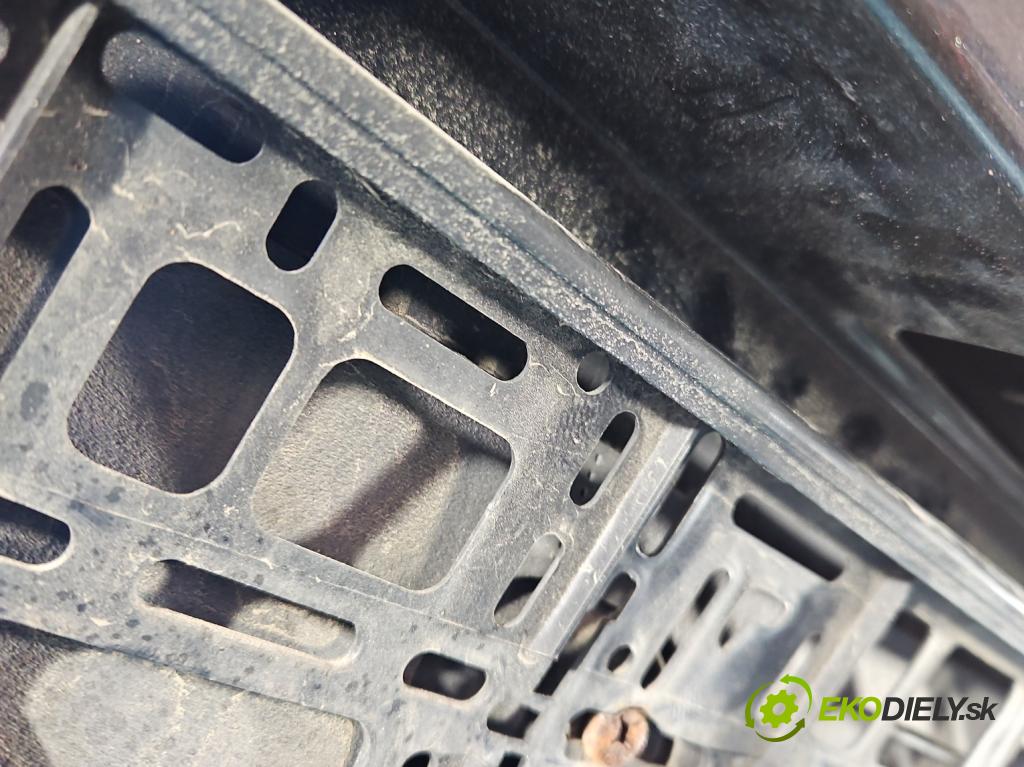 Ford Focus Mk3 2010-2018 1.5 EcoBoost: 150 HP manual 110 kW 1498 cm3 4- zadna kufor  (Kapota zadná (kufor))