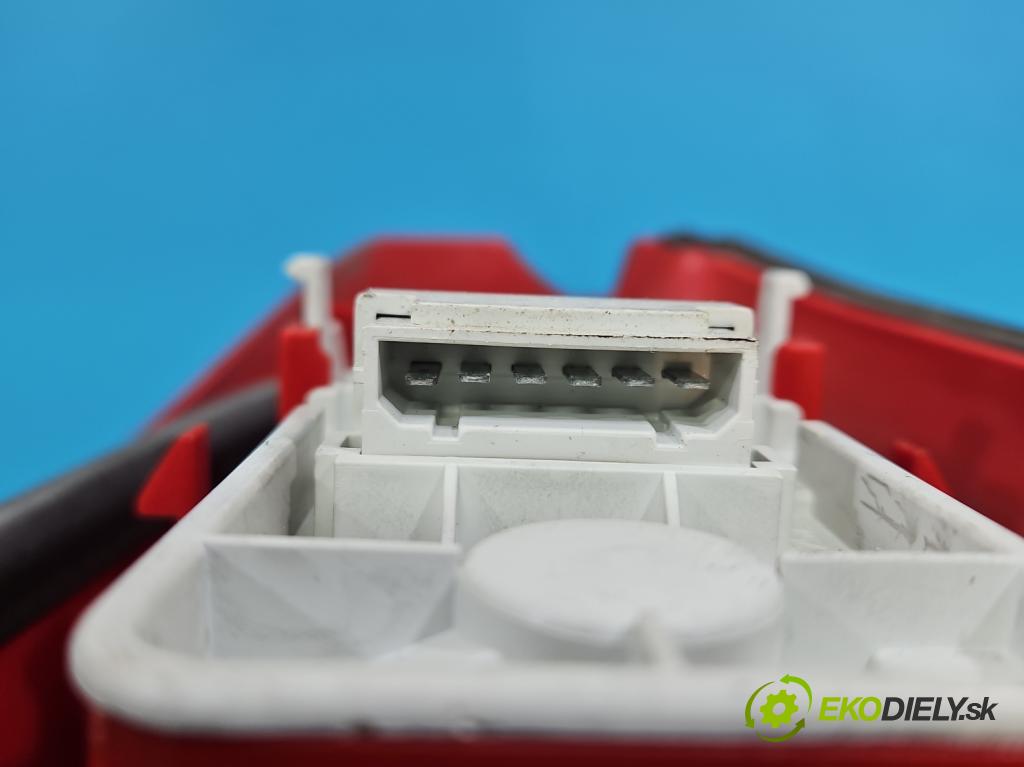 Audi A4 B5 1994-2001 1.9 tdi 110 HP manual 81 kW 1896 cm3 5- svetlo / reflektor zadné ľavé 8D9945095A (Kľučka dverí ostatné)