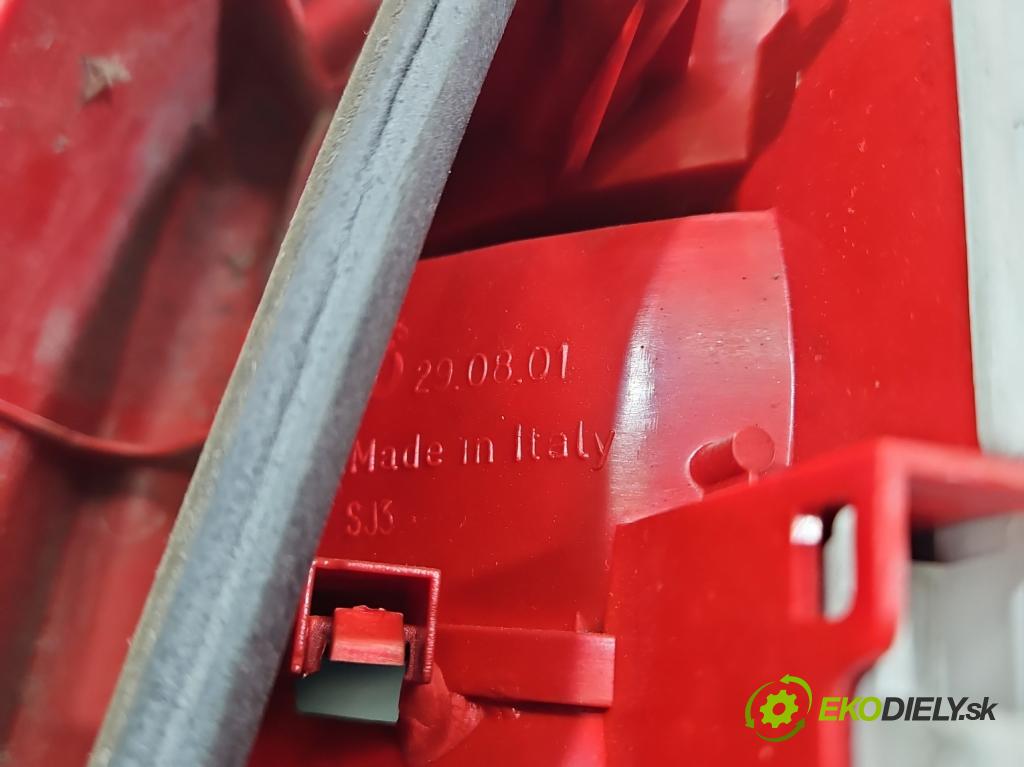 Audi A4 B5 1994-2001 1.9 tdi 110 HP manual 81 kW 1896 cm3 5- svetlo / reflektor zadné ľavé 8D9945095A (Kľučka dverí ostatné)