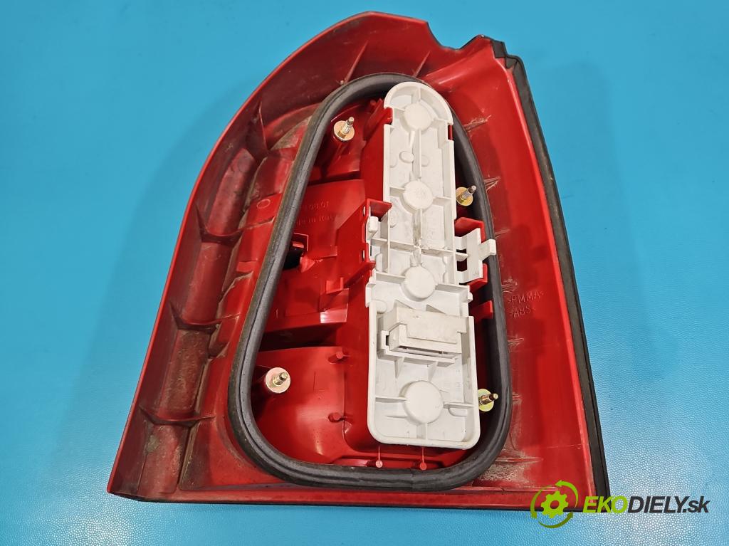 Audi A4 B5 1994-2001 1.9 tdi 110 HP manual 81 kW 1896 cm3 5- svetlo / reflektor zadné ľavé 8D9945095A (Kľučka dverí ostatné)