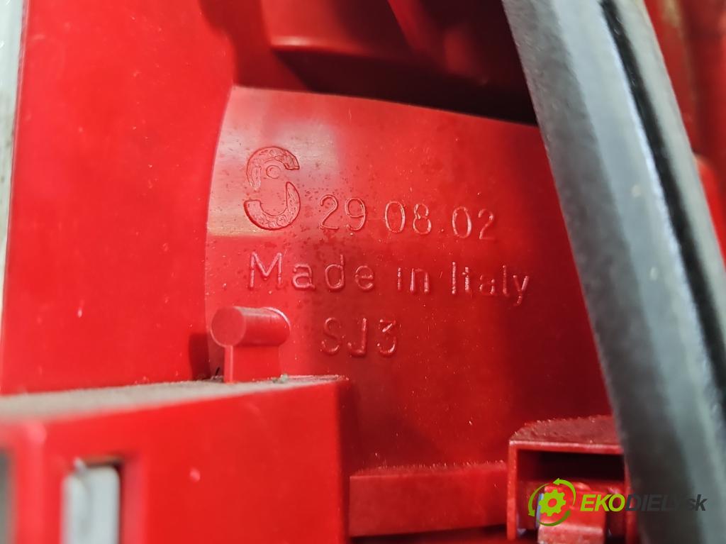 Audi A4 B5 1994-2001 1.9 tdi 110 HP manual 81 kW 1896 cm3 5- svetlo / reflektor zadné pravé 8D9945096 (Kľučka dverí ostatné)