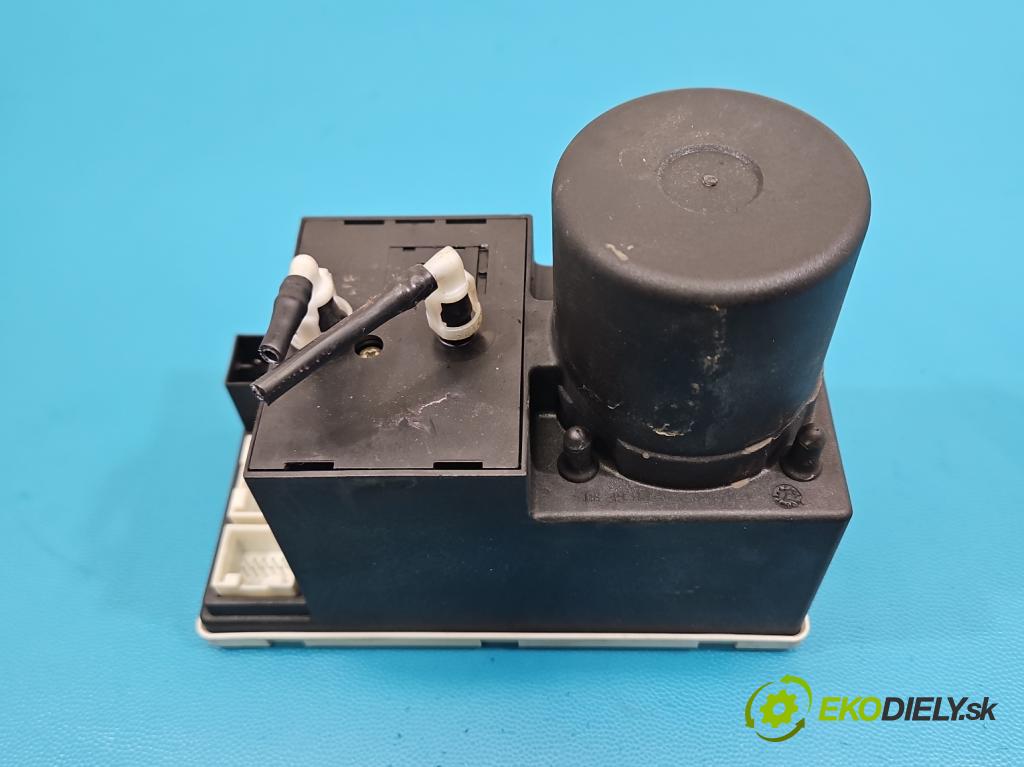 Audi A4 B5 1994-2001 1.9 tdi 110 HP manual 81 kW 1896 cm3 5- Centrální: zámek: 8L0862257L