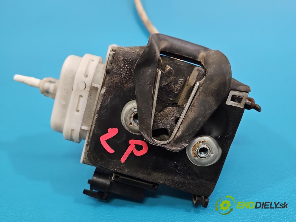 Audi A4 B5 1994-2001 1.9 tdi 110 hp manual 81 kW 1896 cm3 5- zámek přední levý