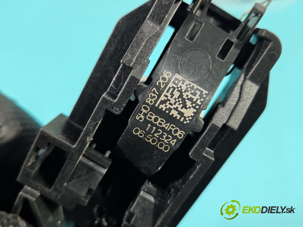 Skoda Superb IV 2023- 2.0 TDI 150 HP automatic 110 kW 1968 cm3 5- rukoväť predné pravé mimo: 5H0837886C (Kľučka dverí ostatné)