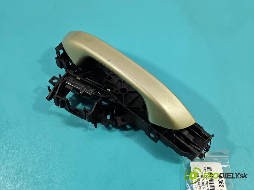 Skoda Superb IV 2023- 2.0 TDI 150 HP automatic 110 kW 1968 cm3 5- rukoväť predné pravé mimo: 5H0837886C (Kľučka dverí ostatné)