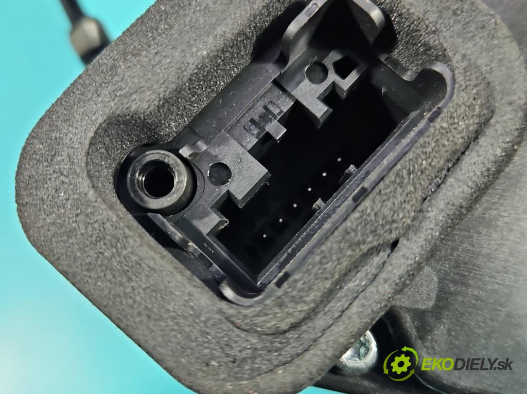 Skoda Superb IV 2023- 2.0 TDI 150 HP automatic 110 kW 1968 cm3 5- zámok zadné ľavý 3J0839015A