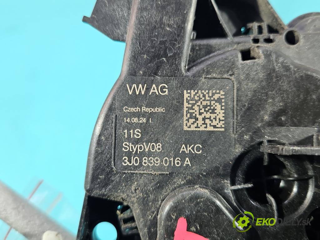 Skoda Superb IV 2023- 2.0 TDI 150 HP automatic 110 kW 1968 cm3 5- zámok zadné pravý 3J0839016A
