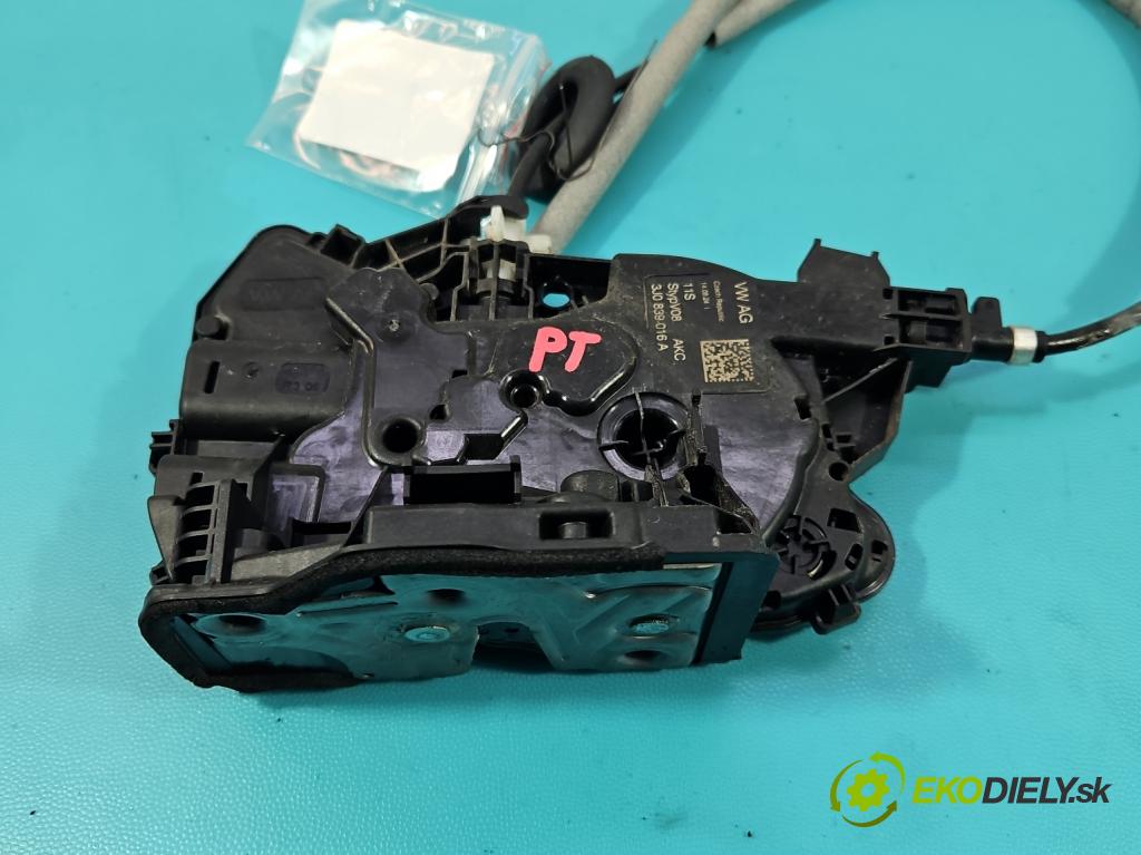 Skoda Superb IV 2023- 2.0 TDI 150 HP automatic 110 kW 1968 cm3 5- zámok zadné pravý 3J0839016A