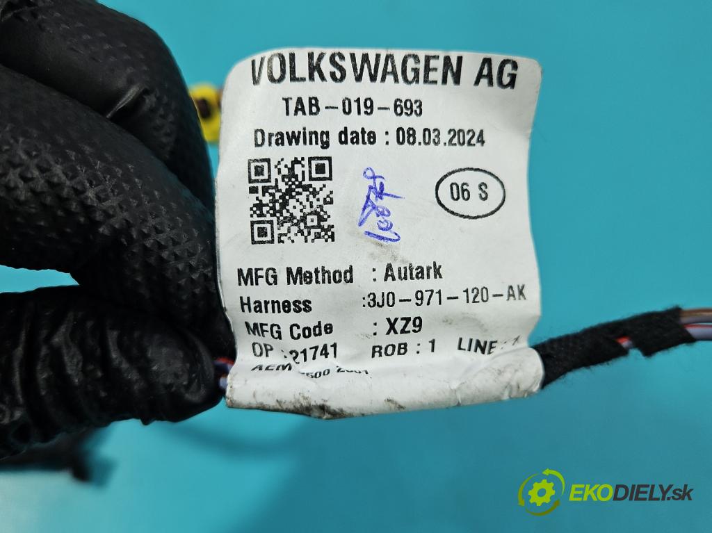 Skoda Superb IV 2023- 2.0 TDI 150 hp automatic 110 kW 1968 cm3 5- Balíček: dveře přední vlevo 3J0-971-120-AK