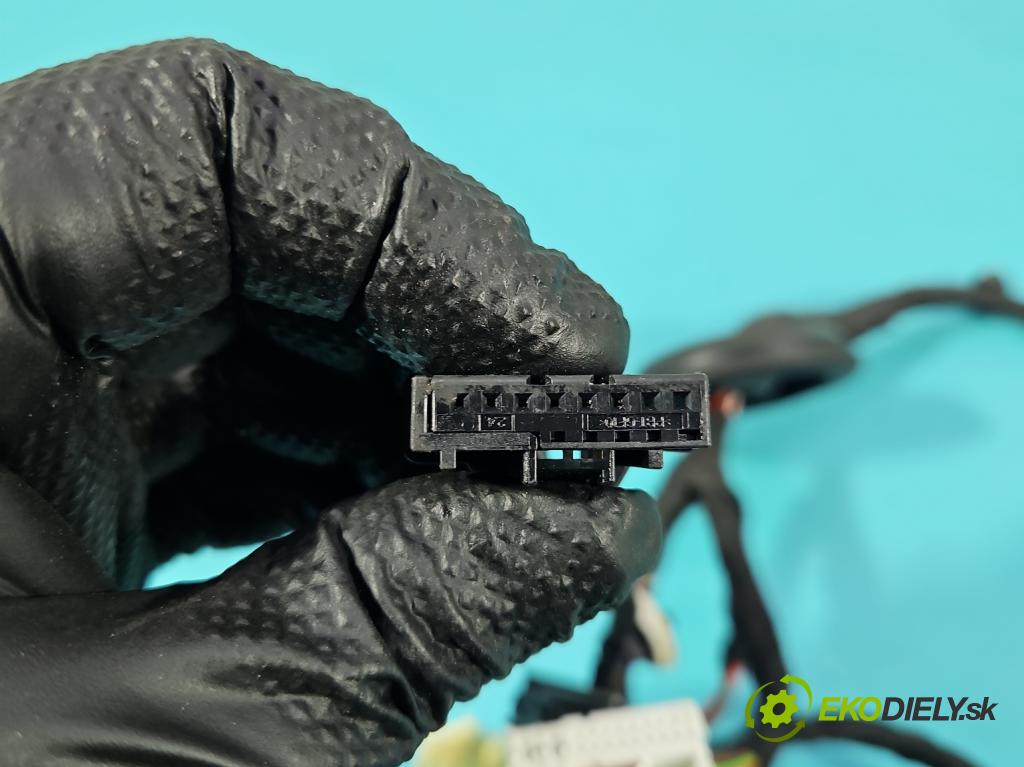 Skoda Superb IV 2023- 2.0 TDI 150 HP automatic 110 kW 1968 cm3 5- Zväzok: dvere zadné vľavo: 3J0971693A