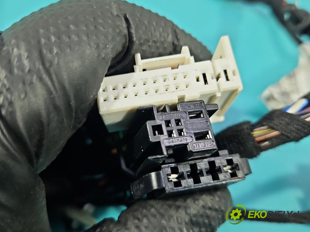 Skoda Superb IV 2023- 2.0 TDI 150 HP automatic 110 kW 1968 cm3 5- Zväzok: dvere zadné pravých 3J0971693A