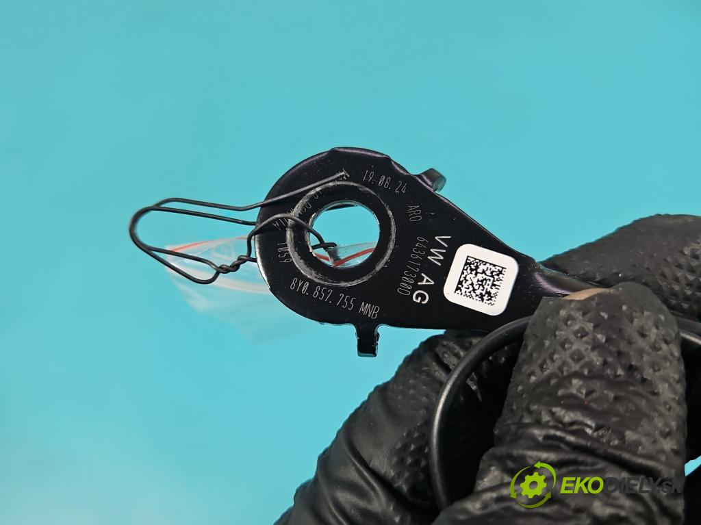 Skoda Superb IV 2023- 2.0 TDI 150 hp automatic 110 kW 1968 cm3 5- stěna bezpečnost přední levý 8Y0857755