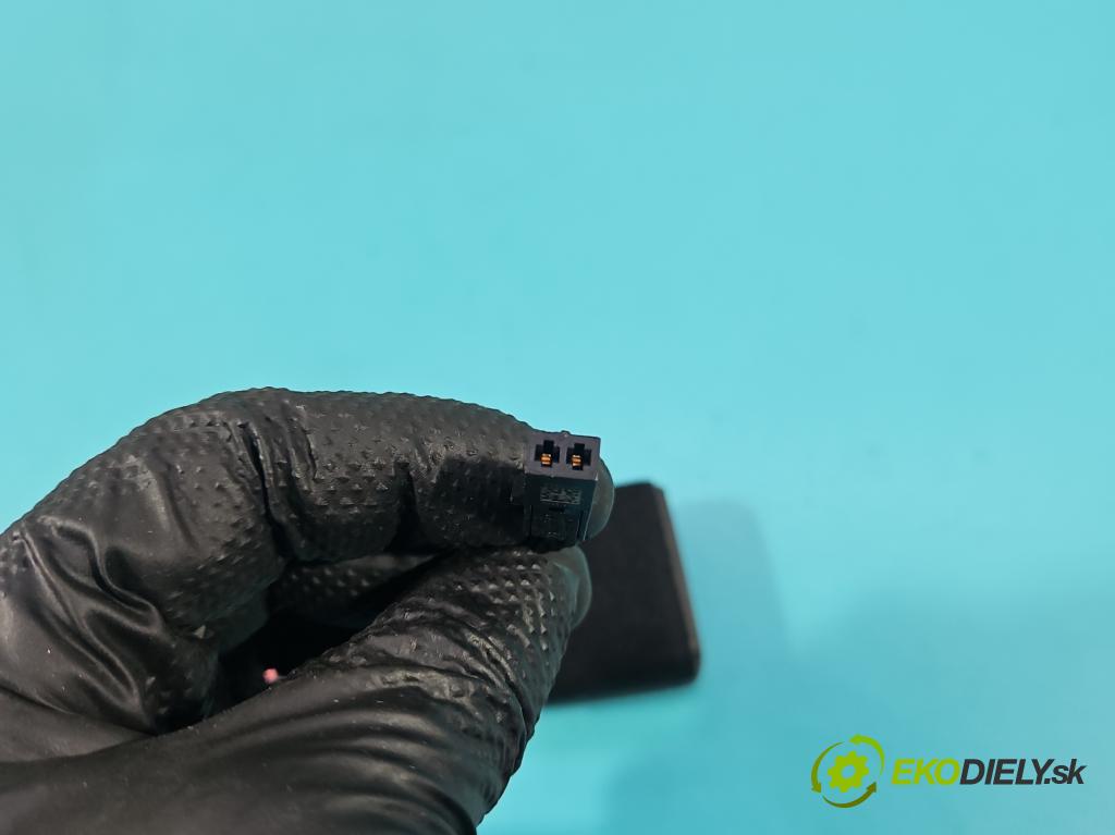 Skoda Superb IV 2023- 2.0 TDI 150 hp automatic 110 kW 1968 cm3 5- stěna bezpečnost přední levý 8Y0857755