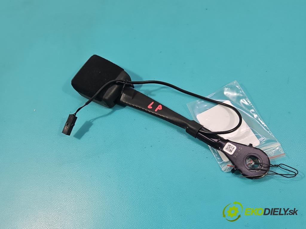 Skoda Superb IV 2023- 2.0 TDI 150 hp automatic 110 kW 1968 cm3 5- stěna bezpečnost přední levý 8Y0857755