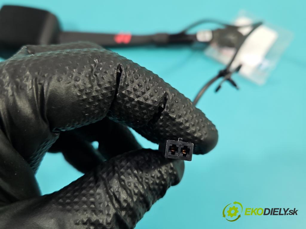 Skoda Superb IV 2023- 2.0 TDI 150 HP automatic 110 kW 1968 cm3 5- pas bezpečnosť: predné pravý 8Y0857755