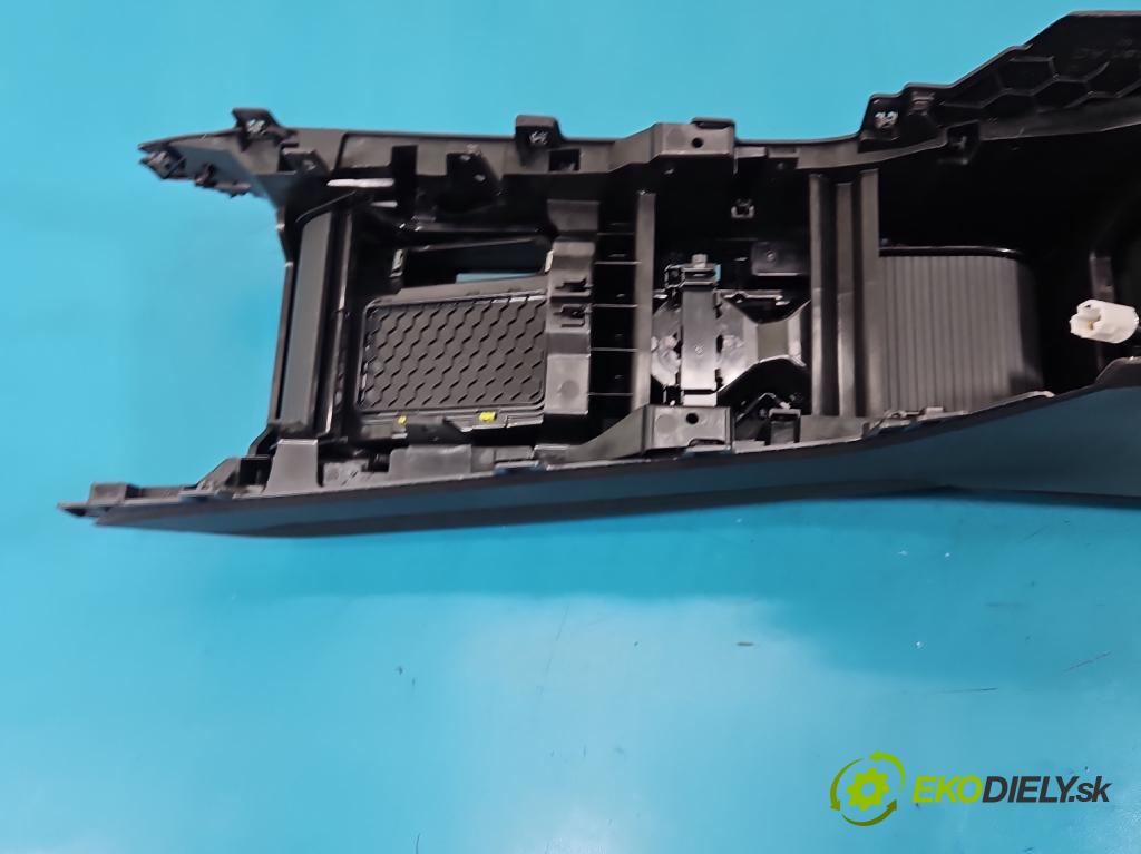 Skoda Superb IV 2023- 2.0 TDI 150 HP automatic 110 kW 1968 cm3 5- operadlo 3J1863074 (Lakťová opierka)