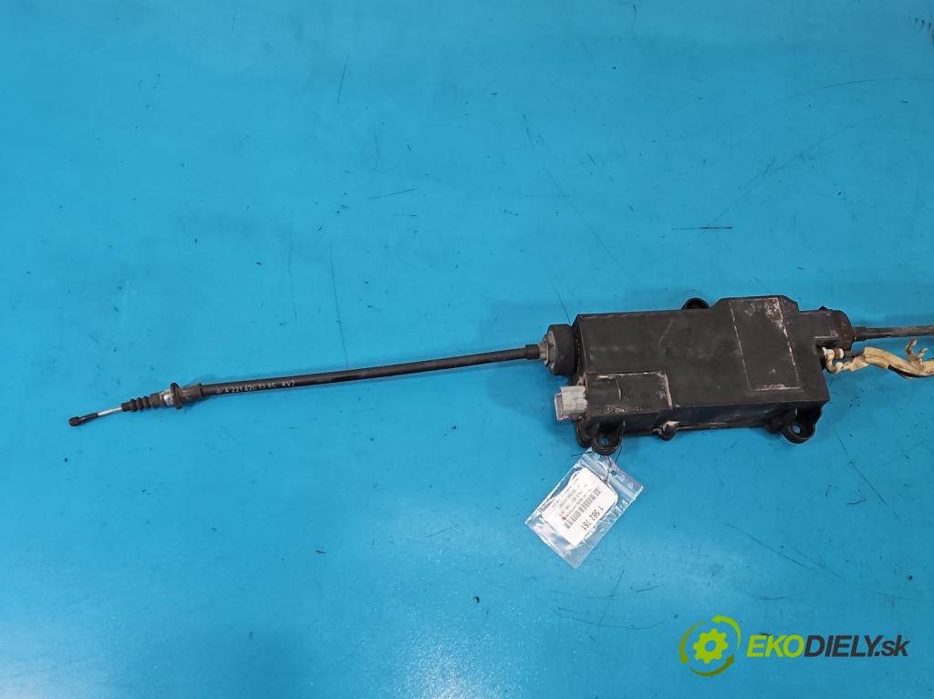 Mercedes S W221 2005-2013 3.5 V6 272 HP automatic 200 kW 3498 cm3 4- Brzda manuál: elektrický: A2214302849 (Ručná brzda)