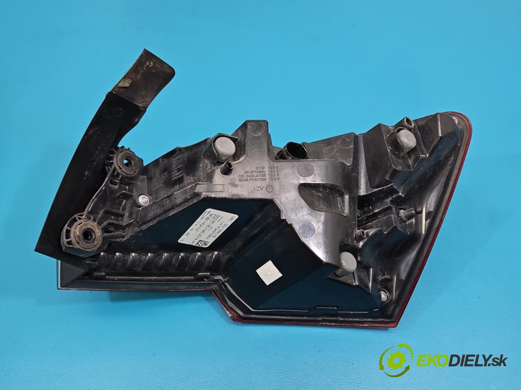 Skoda Octavia IV 2019- 2.0 TDI 116 HP manual 85 kW 1968 cm3 5- svetlo / reflektor zadné ľavé 5E3945207A (Kľučka dverí ostatné)