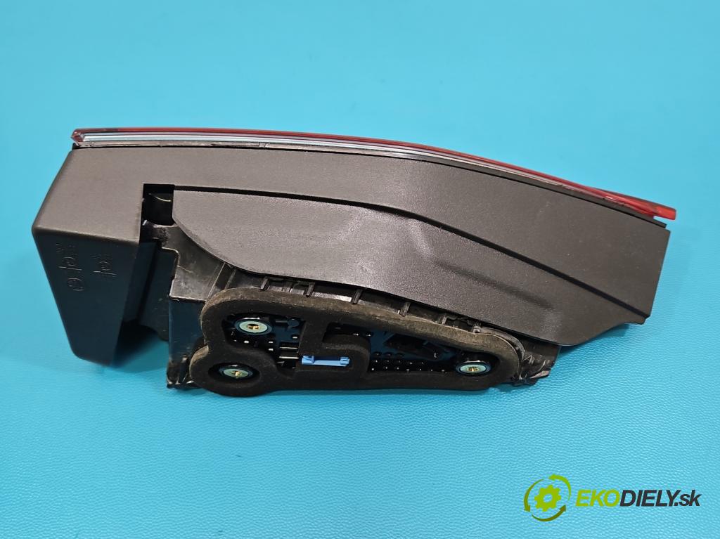 Skoda Octavia IV 2019- 2.0 TDI 116 HP manual 85 kW 1968 cm3 5- svetlo / reflektor zadné ľavé 5E6945307A (Kľučka dverí ostatné)