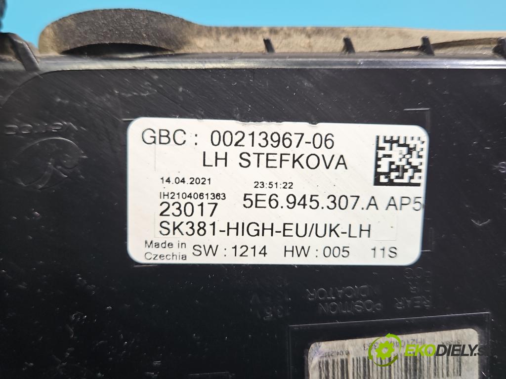 Skoda Octavia IV 2019- 2.0 TDI 116 HP manual 85 kW 1968 cm3 5- svetlo / reflektor zadné ľavé 5E6945307A (Kľučka dverí ostatné)