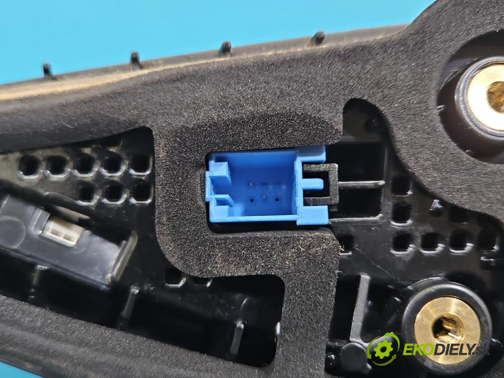 Skoda Octavia IV 2019- 2.0 TDI 116 HP manual 85 kW 1968 cm3 5- svetlo / reflektor zadné ľavé 5E6945307A (Kľučka dverí ostatné)