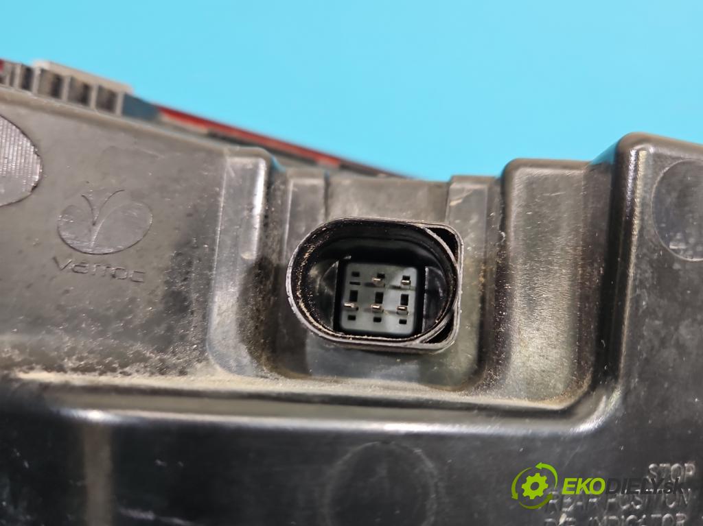 Skoda Octavia IV 2019- 2.0 TDI 116 HP manual 85 kW 1968 cm3 5- svetlo / reflektor zadné pravé 5E3945208A (Kľučka dverí ostatné)