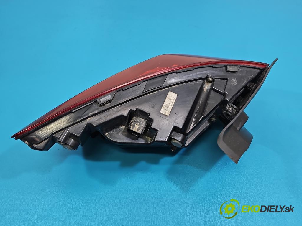 Skoda Octavia IV 2019- 2.0 TDI 116 HP manual 85 kW 1968 cm3 5- svetlo / reflektor zadné pravé 5E3945208A (Kľučka dverí ostatné)