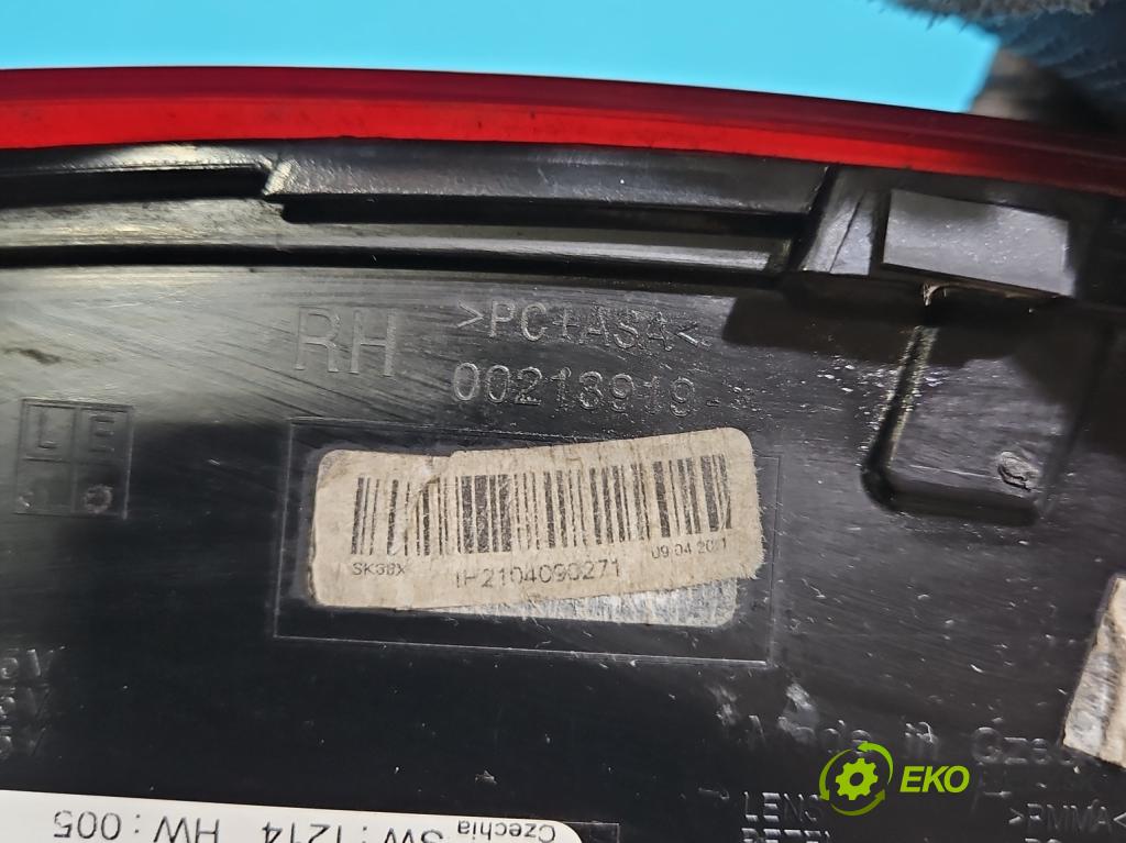 Skoda Octavia IV 2019- 2.0 TDI 116 HP manual 85 kW 1968 cm3 5- svetlo / reflektor zadné pravé 5E6945308A (Kľučka dverí ostatné)