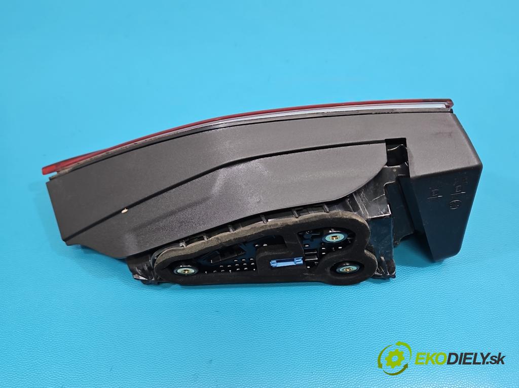 Skoda Octavia IV 2019- 2.0 TDI 116 HP manual 85 kW 1968 cm3 5- svetlo / reflektor zadné pravé 5E6945308A (Kľučka dverí ostatné)