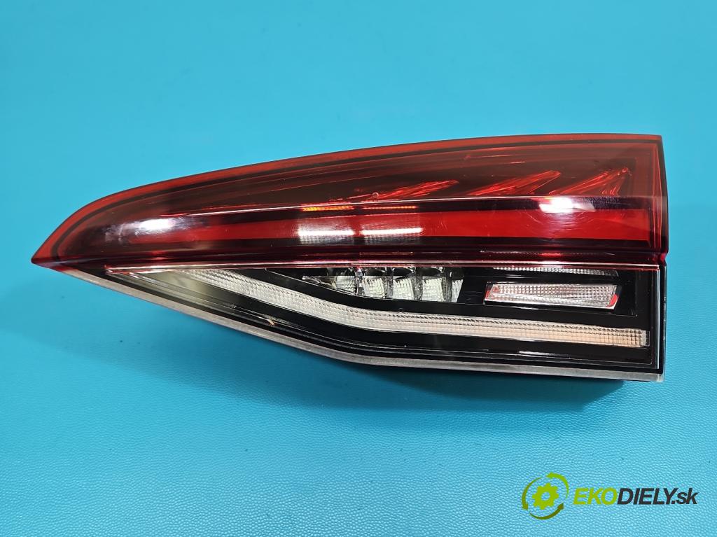 Skoda Octavia IV 2019- 2.0 TDI 116 HP manual 85 kW 1968 cm3 5- svetlo / reflektor zadné pravé 5E6945308A (Kľučka dverí ostatné)